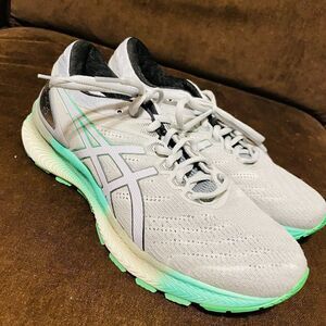 New Asic GEL NIMBUS Lite - Light Grey and Bright Green Mens 7.5 Womens 9 US